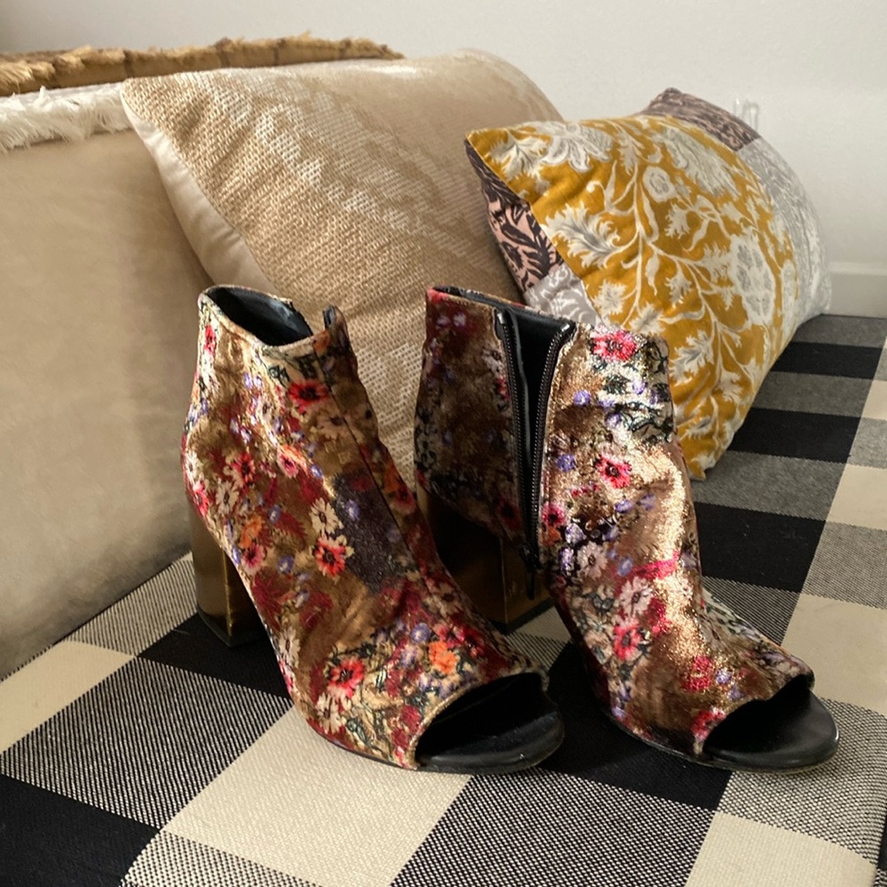 Anthropologie velvet open toe booties size 9